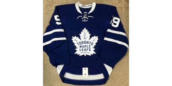 Justin Bieber suunnittelee kaksipuolisen Toronto Maple Leafs -paidan